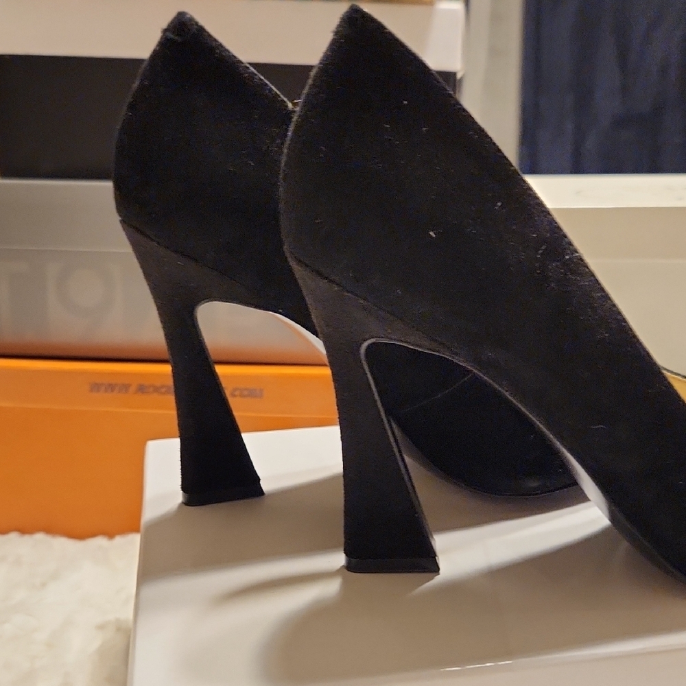 Nine West Black Pointed Toe Suede Pumps - Picture 5 of 8